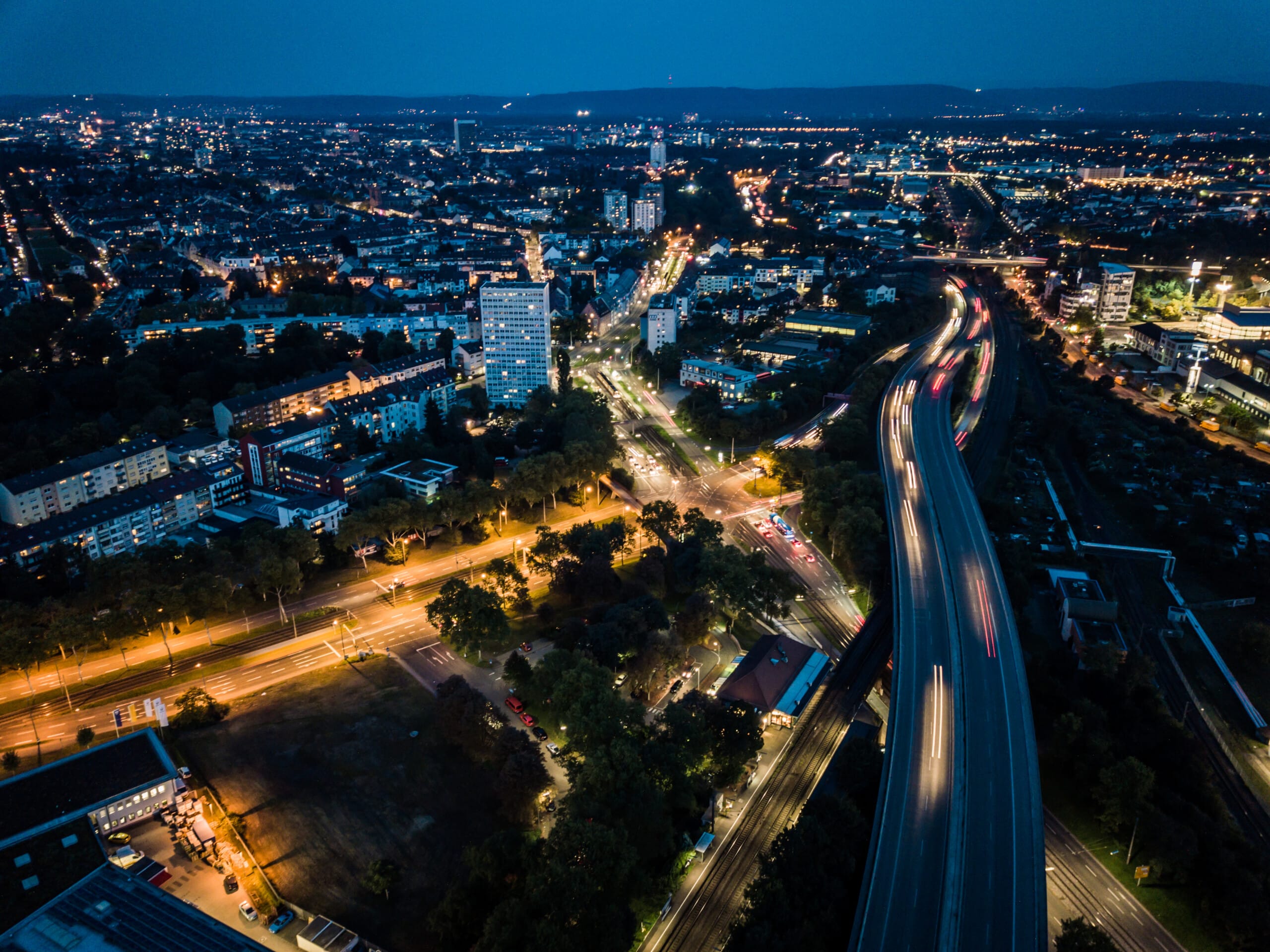 Karlsruhe von oben in der Nacht
