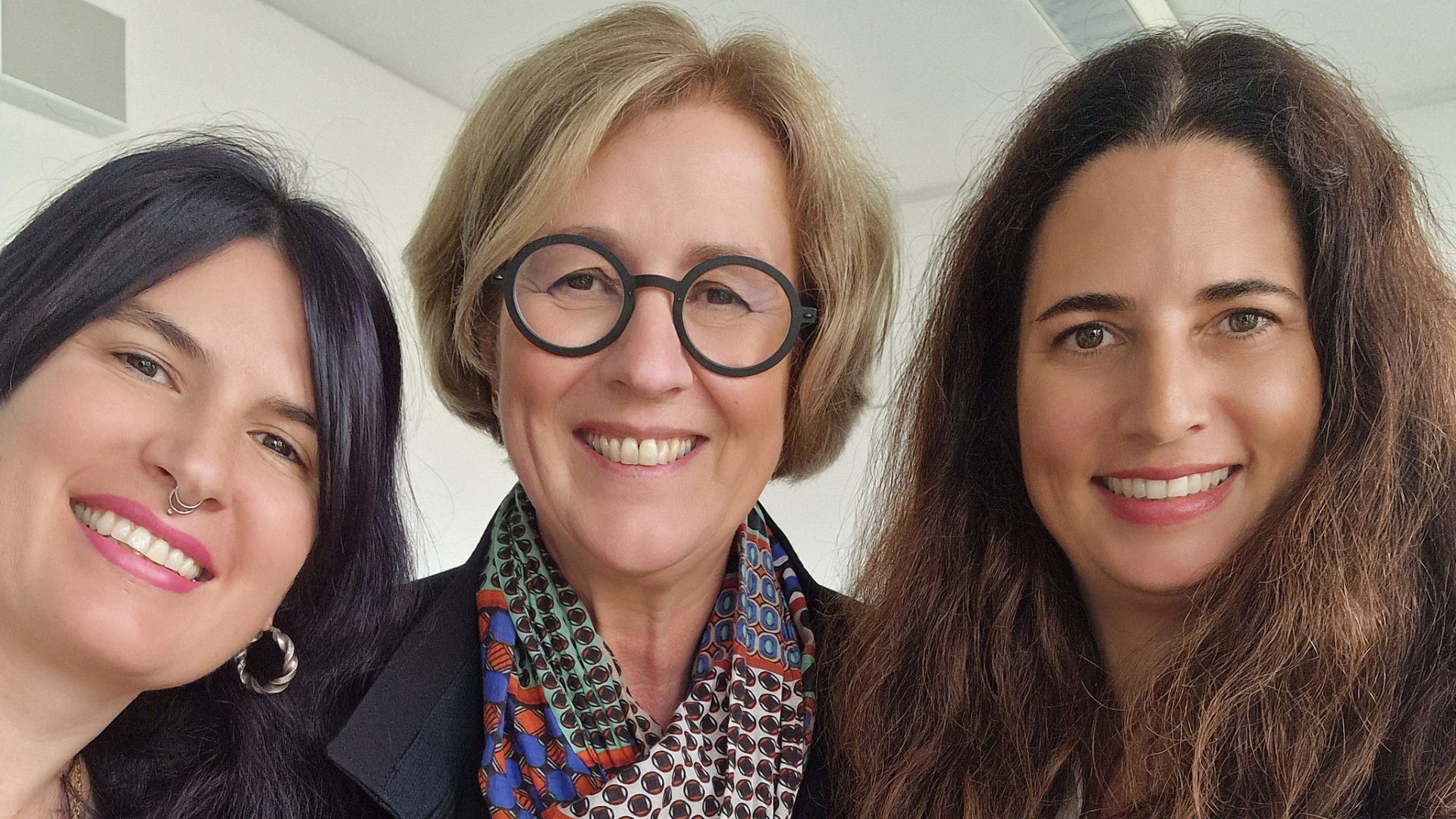 Group photo of author Katharina Iyen, Christine Groß-Herick, and press spokesperson Jessica Beiner after the interview for the #DigiWomenKA series in Karlsruhe.